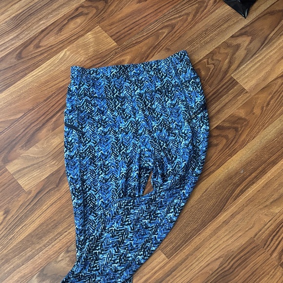 T by Talbots Blue and Black Patterned Pants leggings - Picture 2 of 3